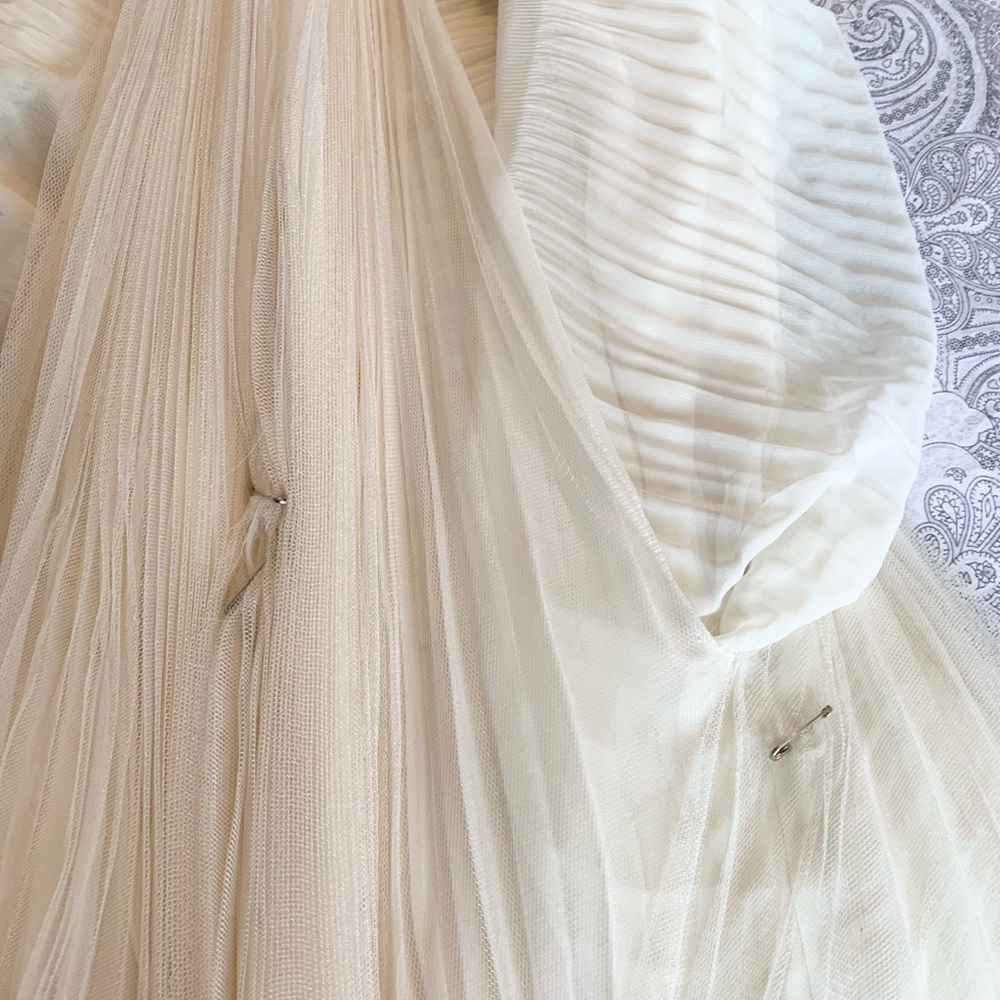 Vera Wang Hayden Wedding Dress - Picture 12 of 16